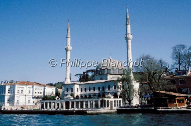 turquie istanbul 17.jpg - MosquÈe sur les bords du BosphoreIstanbul, Turquie